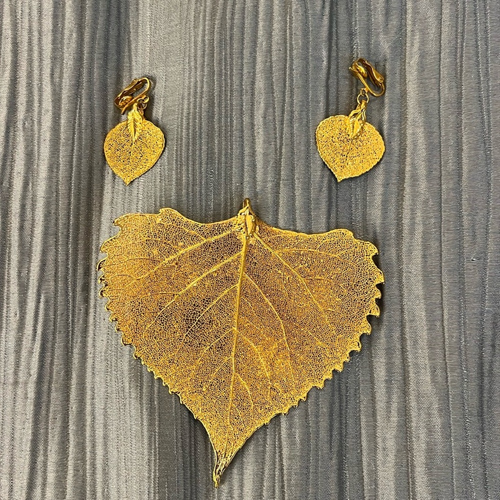 Gold tone set